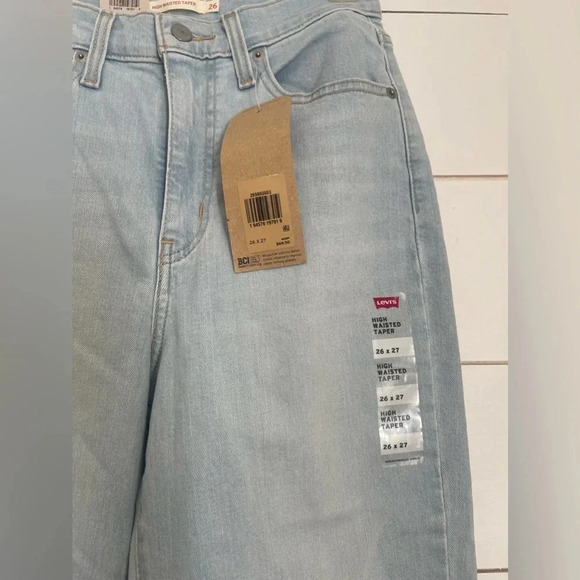NEW! Levi's High Waisted Taper Women's Jeans Light wash Blue  Size W26L27 - Picture 4 of 10